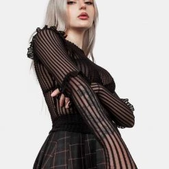 MET1 Women Mourning Ruffle Top