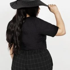 MET1 Broderie Boxy Fit Tee 16 MET1 Broderie Boxy Fit Tee