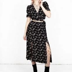 LVT1 MORTMOTH WRAP CROP TOP Coming Soon